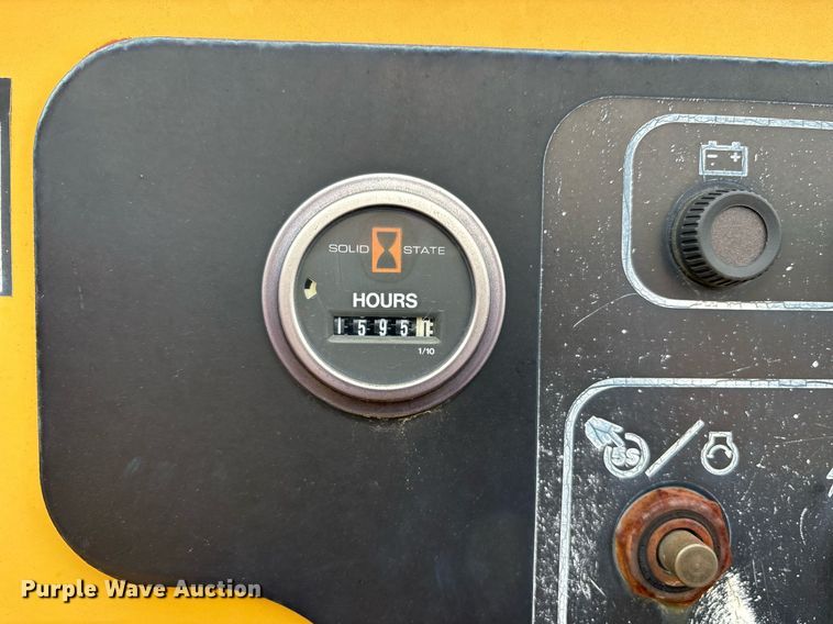 image for item EY9944 1999 Vermeer BC1800A wood chipper