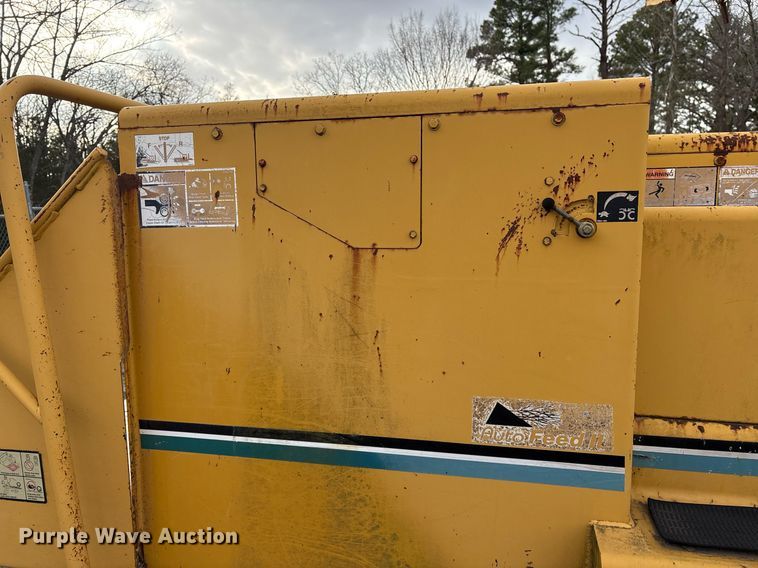 image for item EY9944 1999 Vermeer BC1800A wood chipper