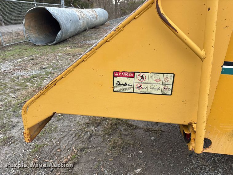 image for item EY9944 1999 Vermeer BC1800A wood chipper