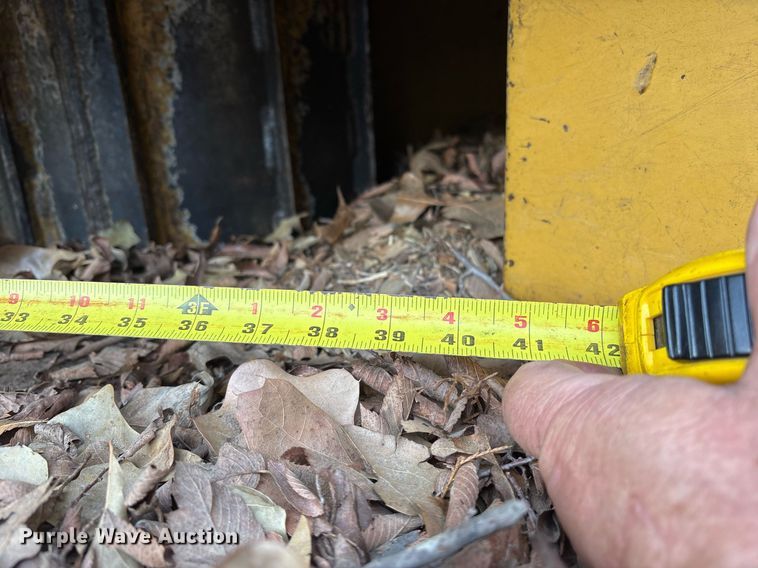 image for item EY9944 1999 Vermeer BC1800A wood chipper