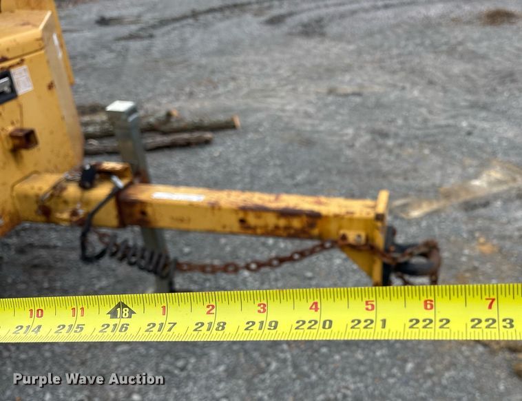 image for item EY9944 1999 Vermeer BC1800A wood chipper