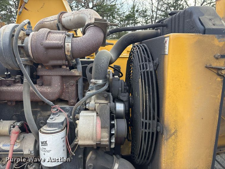 image for item EY9944 1999 Vermeer BC1800A wood chipper