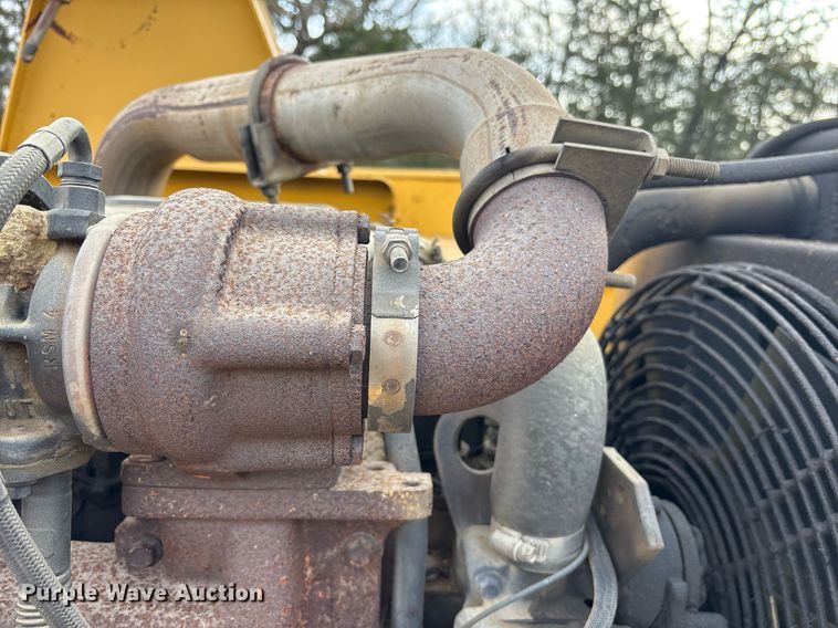 image for item EY9944 1999 Vermeer BC1800A wood chipper