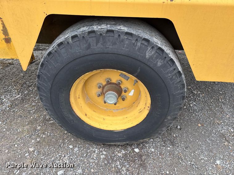 image for item EY9944 1999 Vermeer BC1800A wood chipper