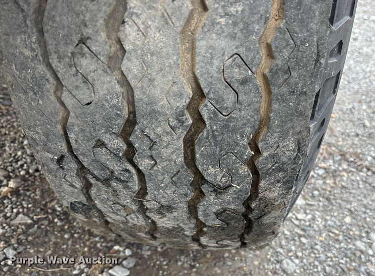 image for item EY9944 1999 Vermeer BC1800A wood chipper