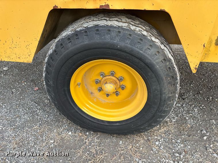 image for item EY9944 1999 Vermeer BC1800A wood chipper