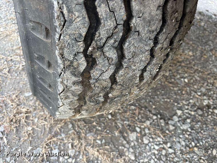 image for item EY9944 1999 Vermeer BC1800A wood chipper