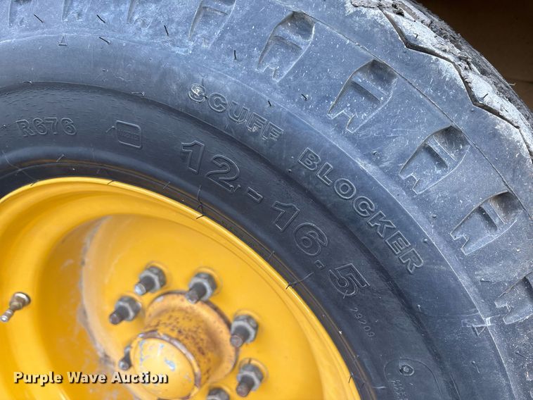 image for item EY9944 1999 Vermeer BC1800A wood chipper