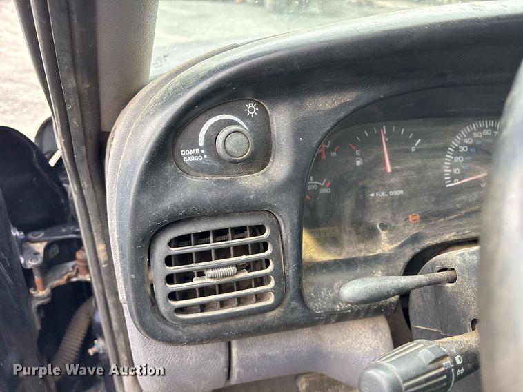 image for item EY9945 1998 Dodge Ram 1500 Club Cab pickup truck