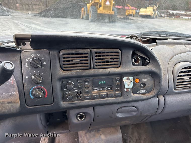 image for item EY9945 1998 Dodge Ram 1500 Club Cab pickup truck