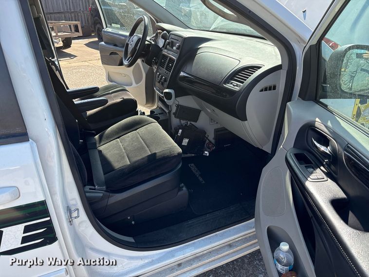 image for item EY9972 2012 Dodge Grand Caravan van