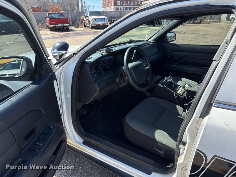 image for item EY9975 2010 Ford Crown Victoria Police Interceptor 