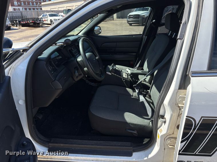 image for item EY9975 2010 Ford Crown Victoria Police Interceptor 