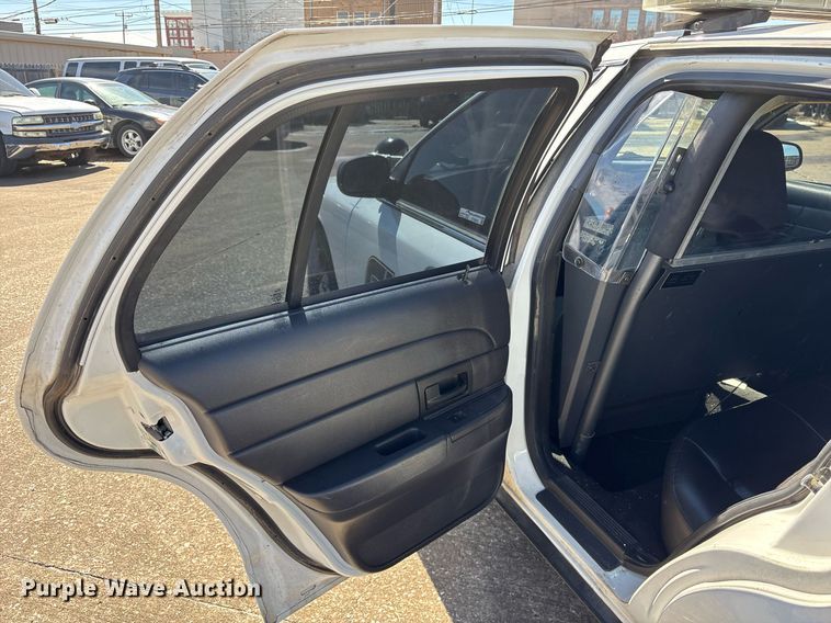 image for item EY9975 2010 Ford Crown Victoria Police Interceptor 