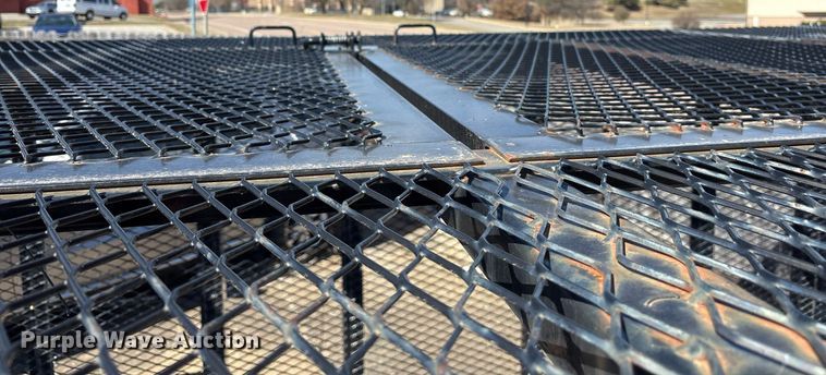 image for item EY9976 2019 Texas Bragg refuse trailer