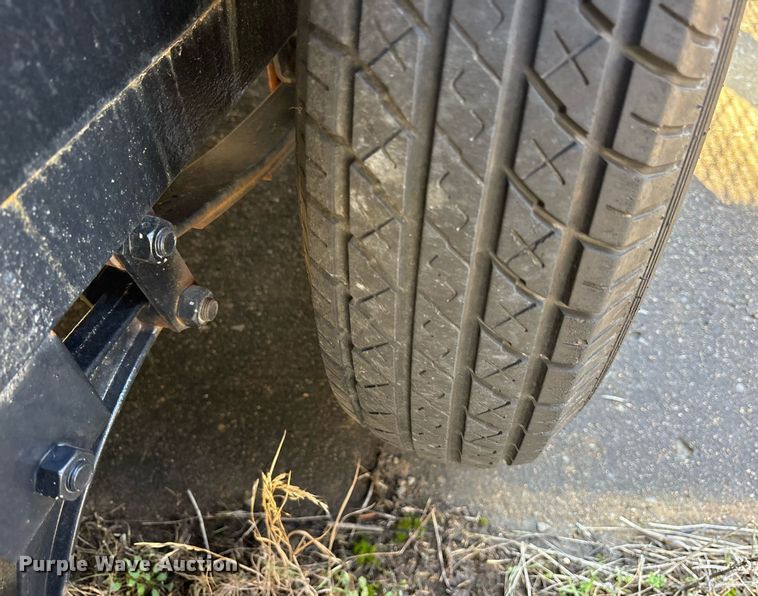 image for item EY9976 2019 Texas Bragg refuse trailer