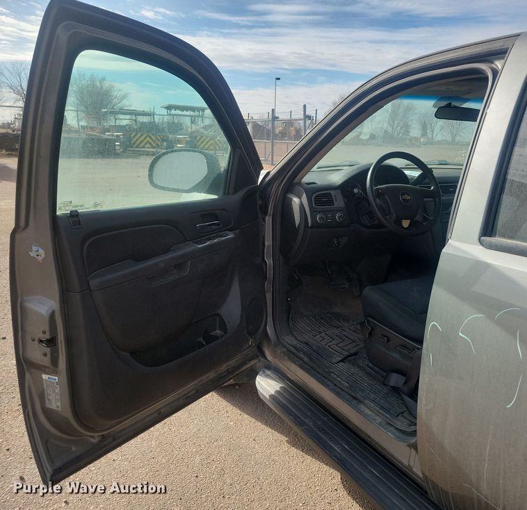 image for item NB9809 2012 Chevrolet Suburban SUV