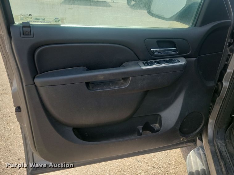 image for item NB9809 2012 Chevrolet Suburban SUV