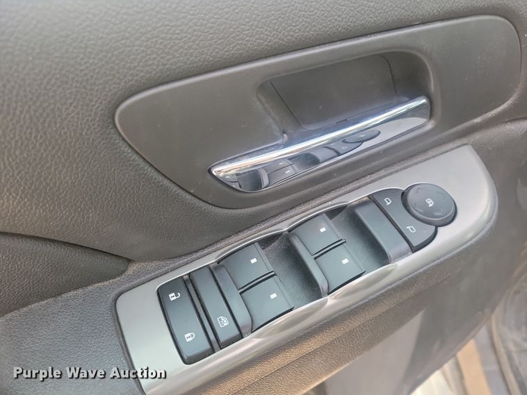 image for item NB9809 2012 Chevrolet Suburban SUV