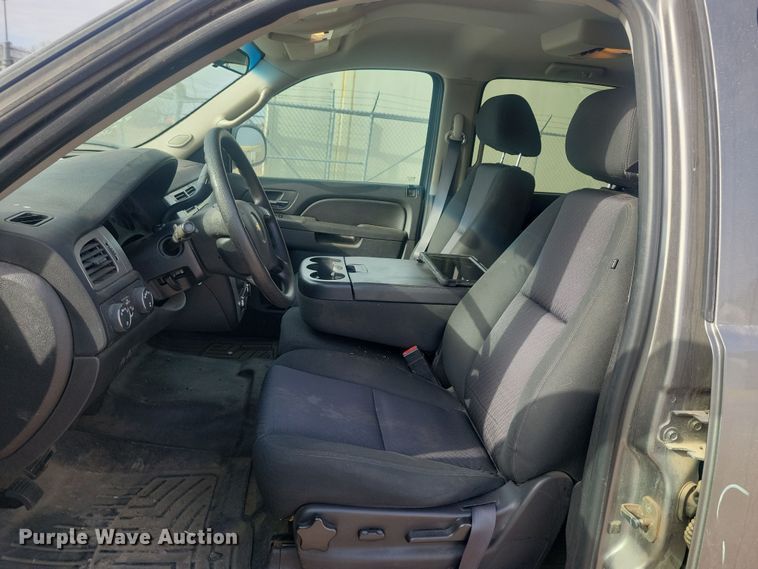 image for item NB9809 2012 Chevrolet Suburban SUV