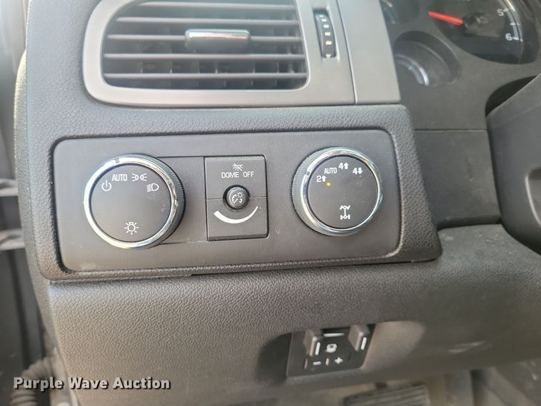 image for item NB9809 2012 Chevrolet Suburban SUV