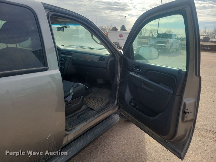 image for item NB9809 2012 Chevrolet Suburban SUV