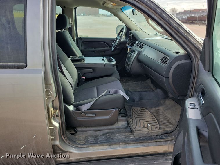 image for item NB9809 2012 Chevrolet Suburban SUV