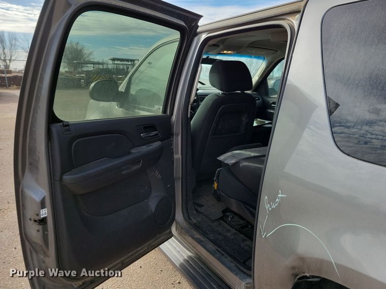 image for item NB9809 2012 Chevrolet Suburban SUV