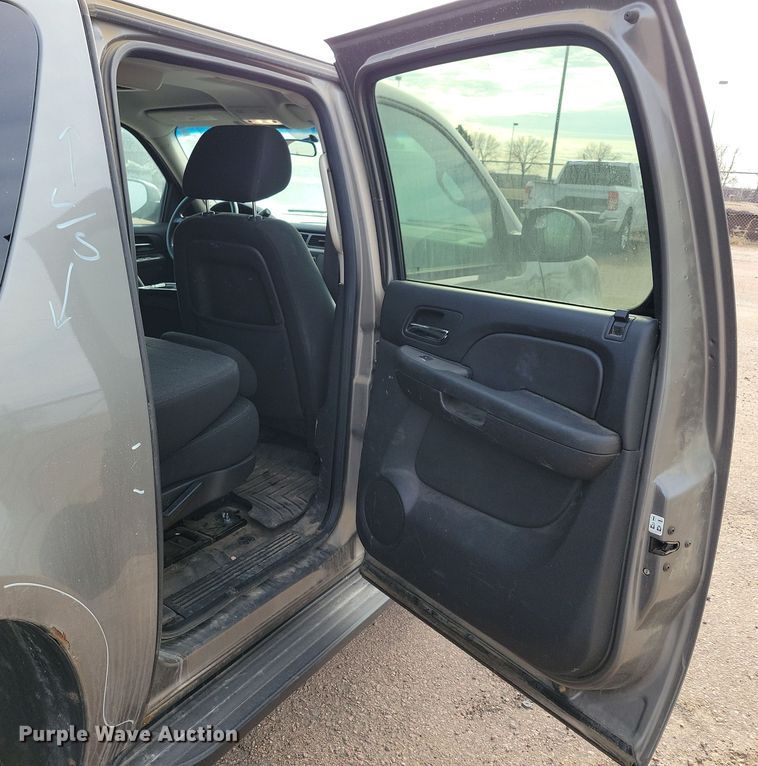 image for item NB9809 2012 Chevrolet Suburban SUV