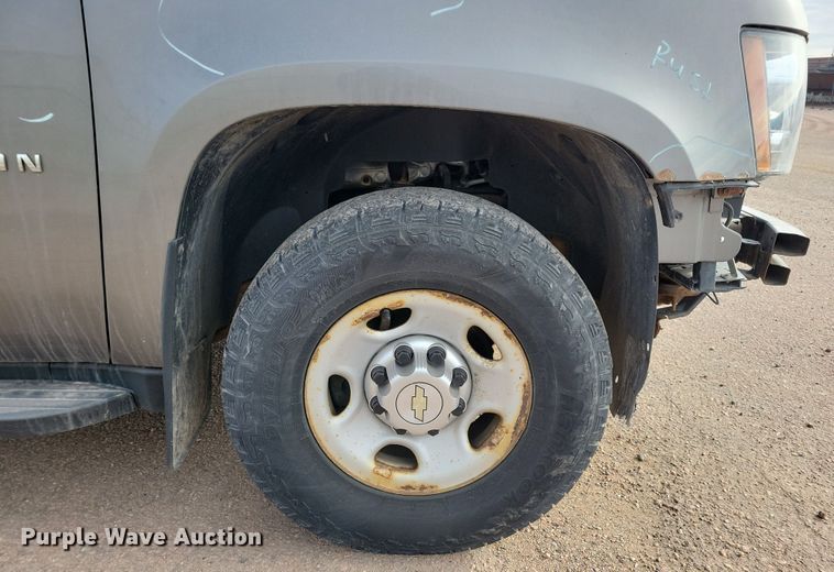 image for item NB9809 2012 Chevrolet Suburban SUV