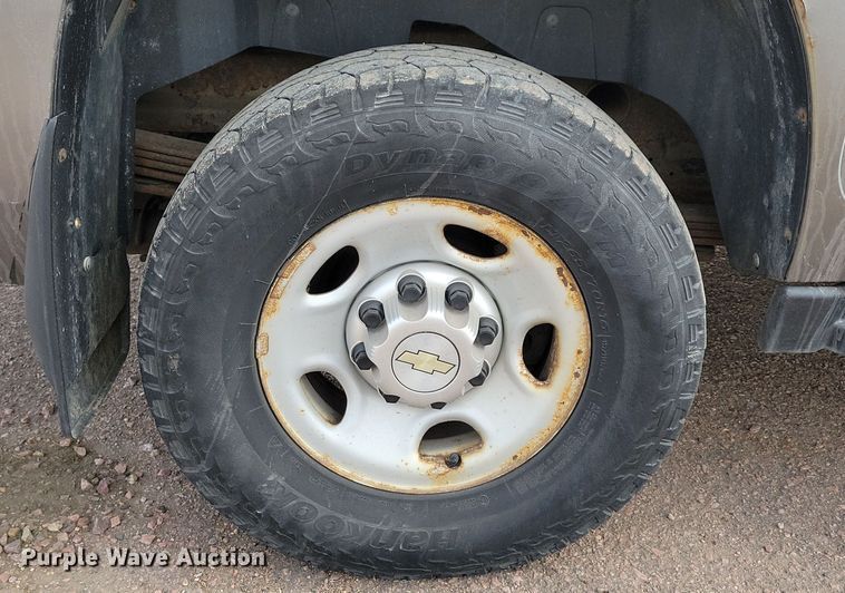 image for item NB9809 2012 Chevrolet Suburban SUV