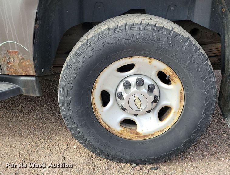 image for item NB9809 2012 Chevrolet Suburban SUV