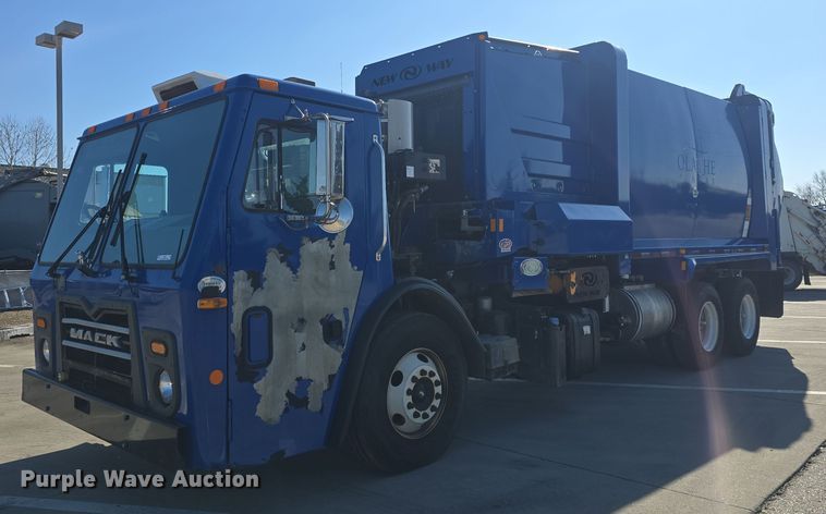 image for item NI9489 2014 Mack LE600 refuse truck