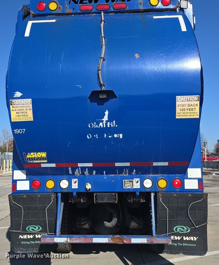 image for item NI9489 2014 Mack LE600 refuse truck