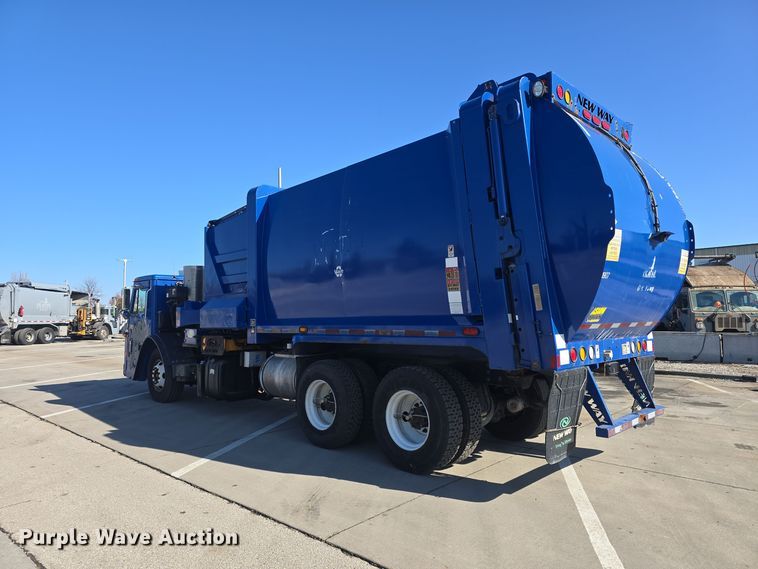 image for item NI9489 2014 Mack LE600 refuse truck