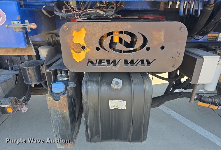 image for item NI9489 2014 Mack LE600 refuse truck