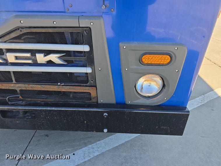 image for item NI9489 2014 Mack LE600 refuse truck