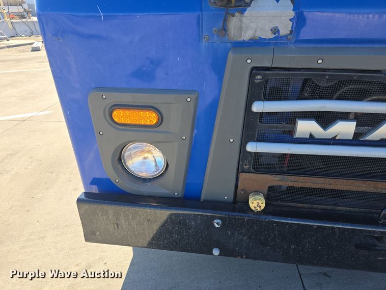 image for item NI9489 2014 Mack LE600 refuse truck