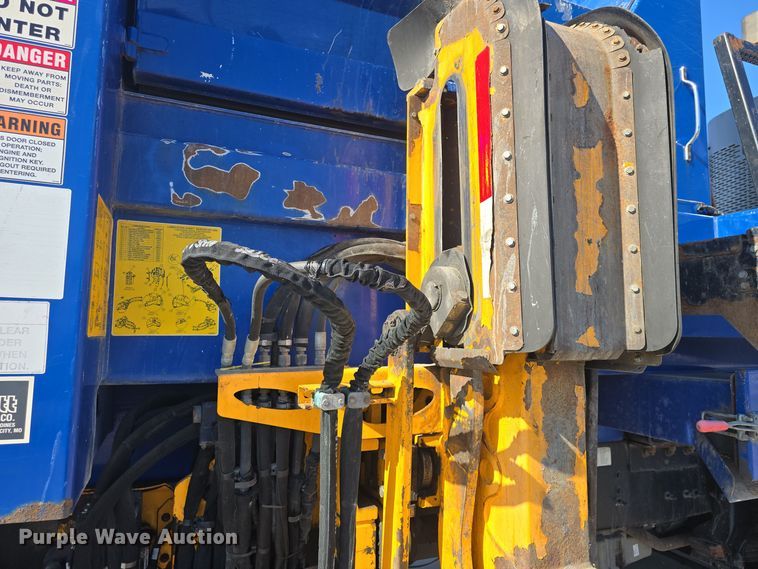 image for item NI9489 2014 Mack LE600 refuse truck