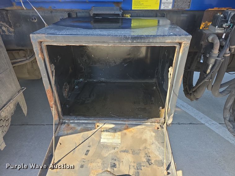 image for item NI9489 2014 Mack LE600 refuse truck