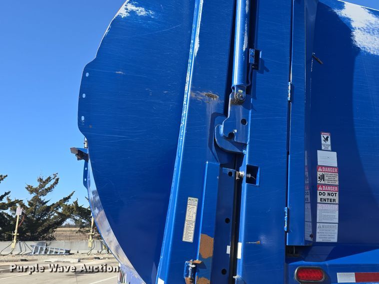 image for item NI9489 2014 Mack LE600 refuse truck