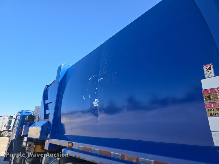 image for item NI9489 2014 Mack LE600 refuse truck