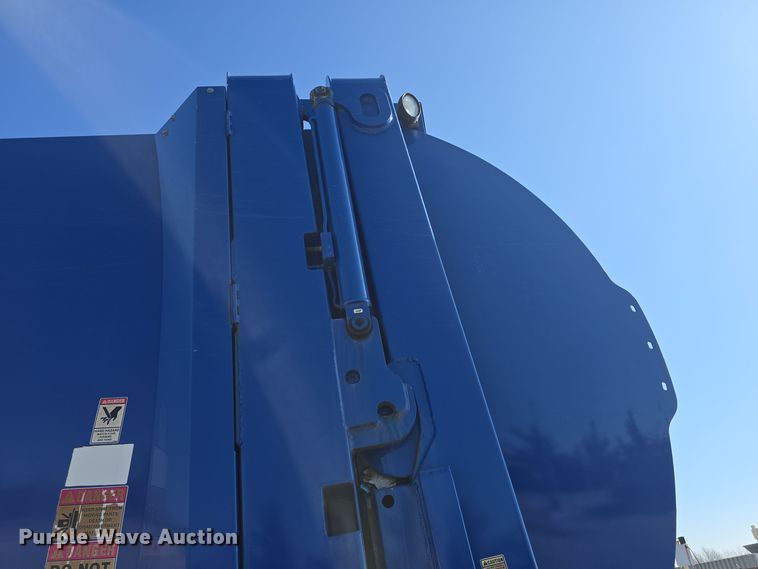 image for item NI9489 2014 Mack LE600 refuse truck