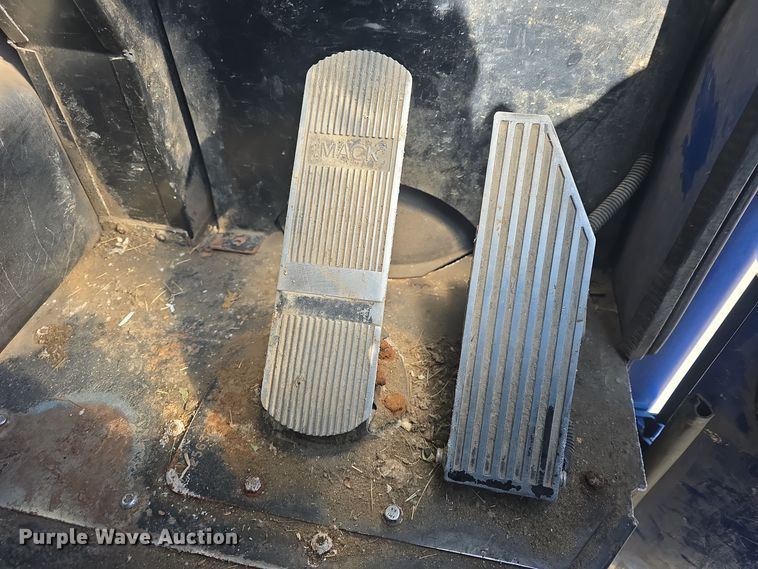 image for item NI9489 2014 Mack LE600 refuse truck