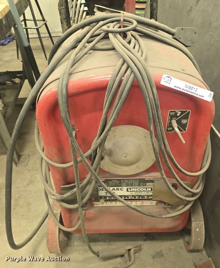 image for item NI9513 Lincoln Idealarc 250-25C welder