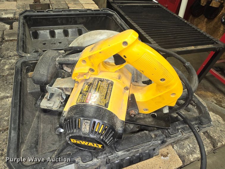 image for item NI9516 DeWalt DW359K circular saw