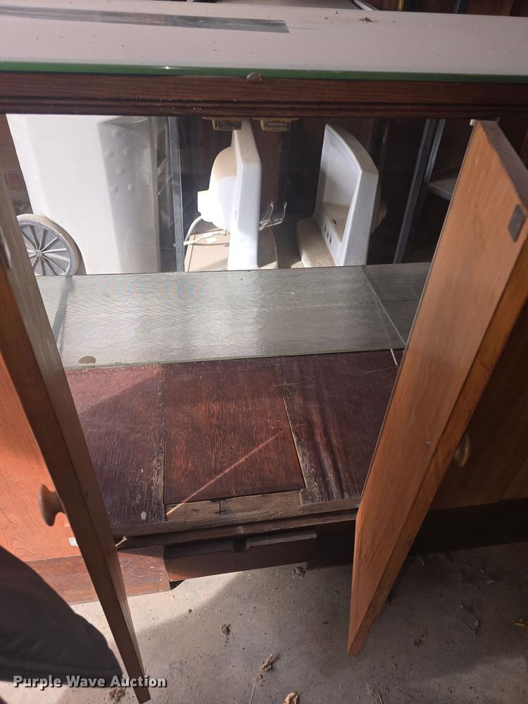 image for item NI9519 Display cabinet