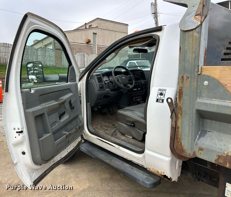 image for item NJ9592 2009 Dodge Ram 5500 Heavy Duty dump truck