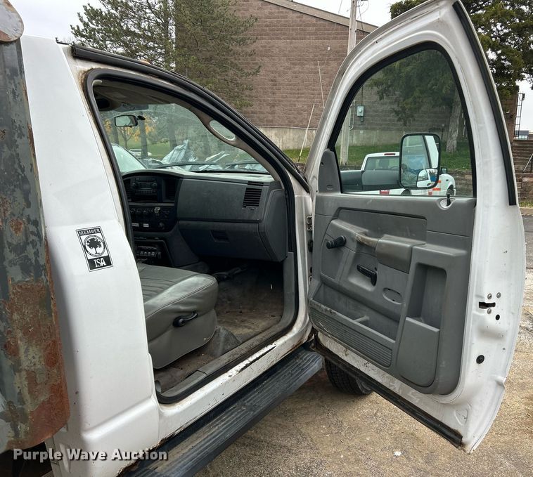 image for item NJ9592 2009 Dodge Ram 5500 Heavy Duty dump truck