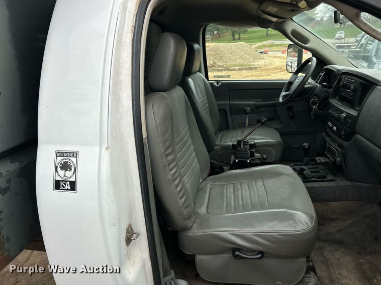 image for item NJ9592 2009 Dodge Ram 5500 Heavy Duty dump truck